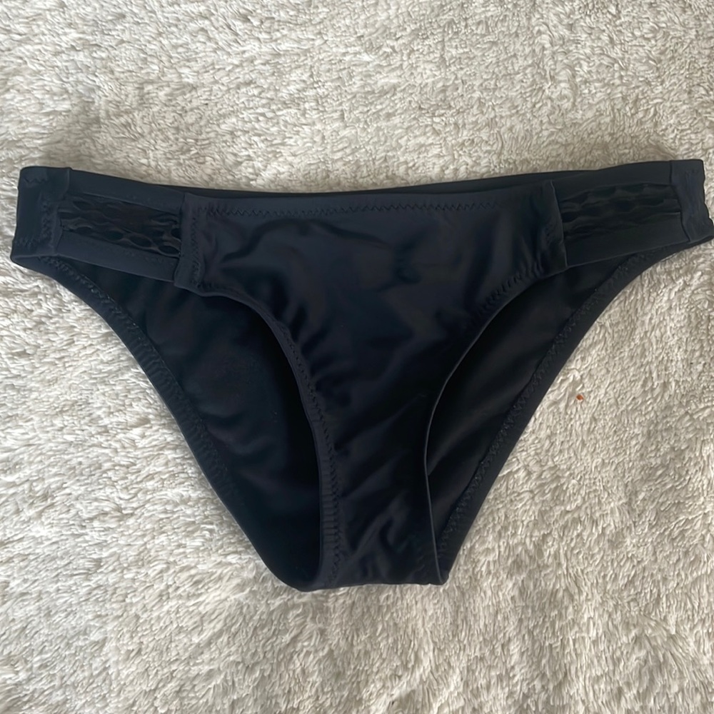 Black bottoms